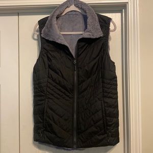 North Face reversible vest L